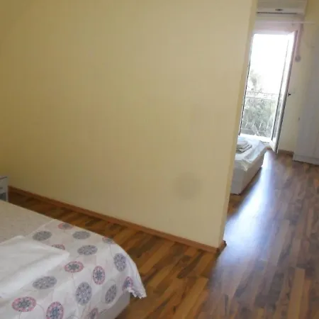 Casa De Vacanta Mady Guest house *