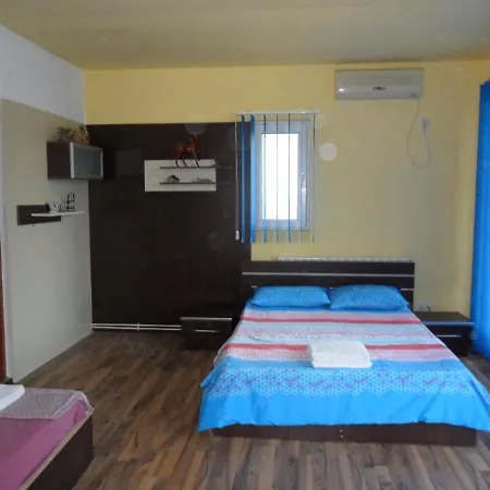 Casa De Vacanta Mady Guest house